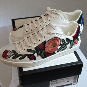 Gucci Floral Embroidered White Sneakers NWT